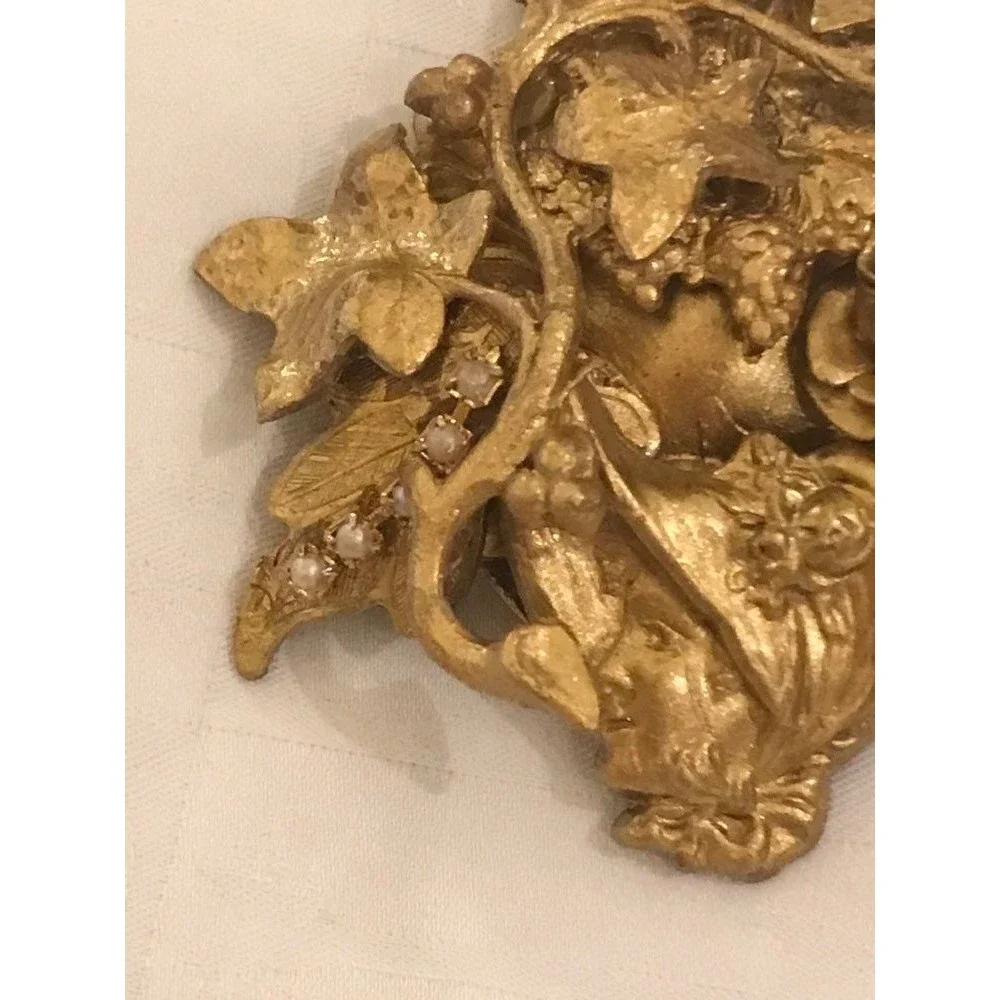 Unique, 3D Gold tone Broach
